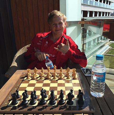 Эдегор бросил вызов чемпиону мира по шахматам, неверно расставив фигуры на доске