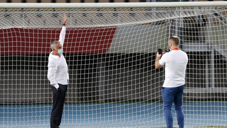 Моуриньо пожаловался на размер ворот «Тоттенхэма» в матче со «Шкендией»