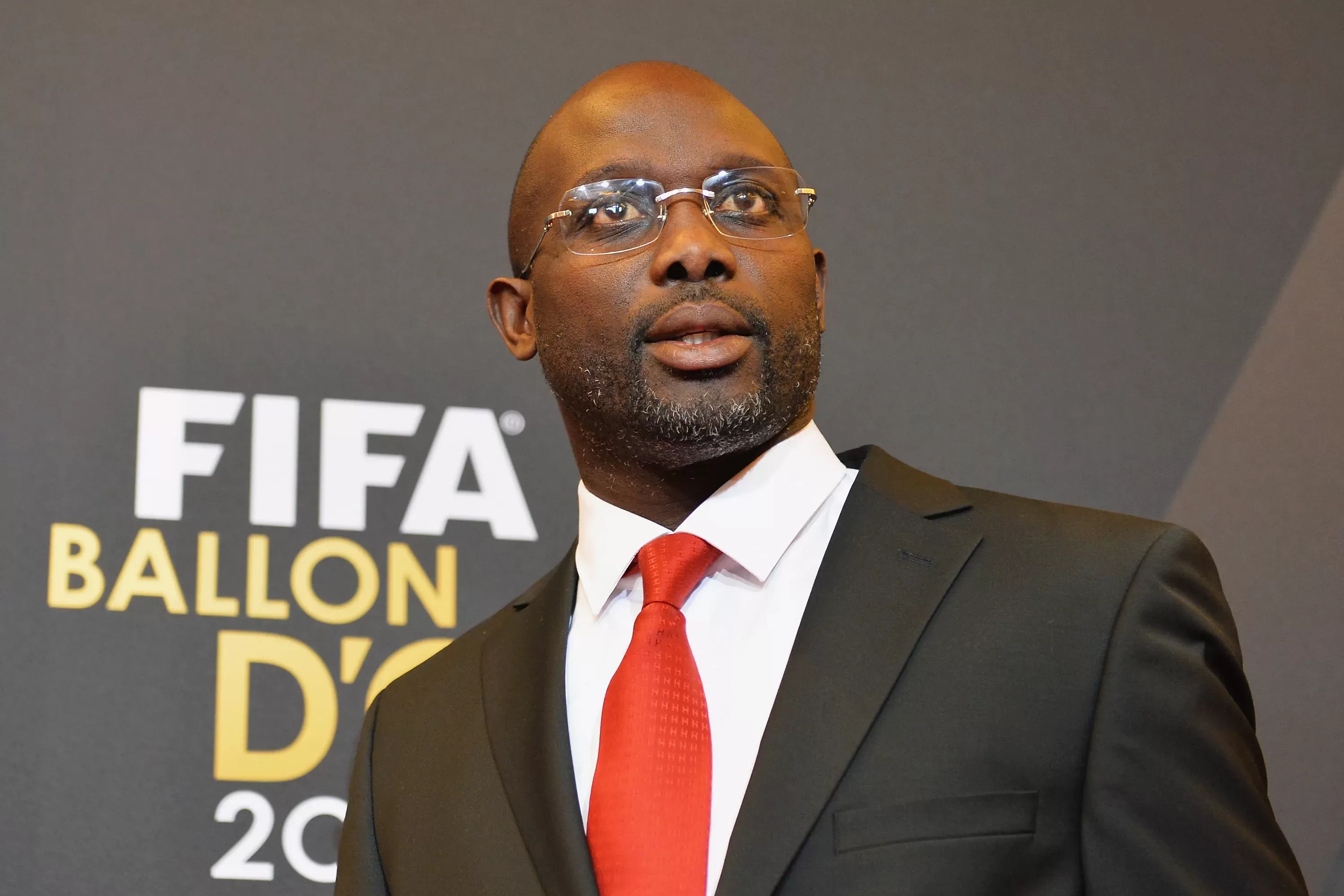 Джордж веа. Джордж Веа Либерия. Джордж Веа футболист. George Weah 1995.