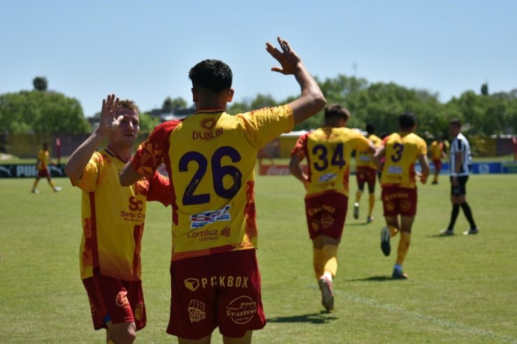 Игроки футбольного клуба «Вилья Эспаньола»