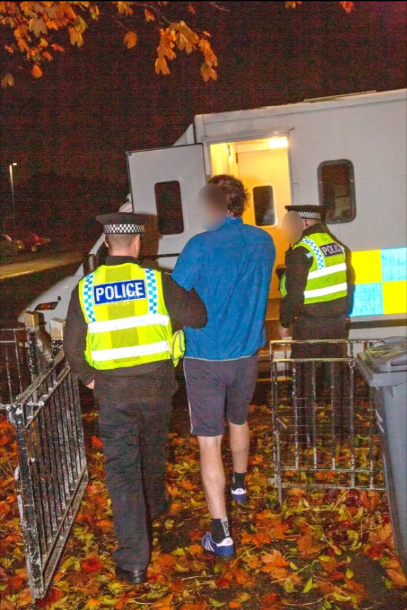 Полиция задержала 10 фанатов, из-за которых перенесли матч МЮ — «Ливерпуль»