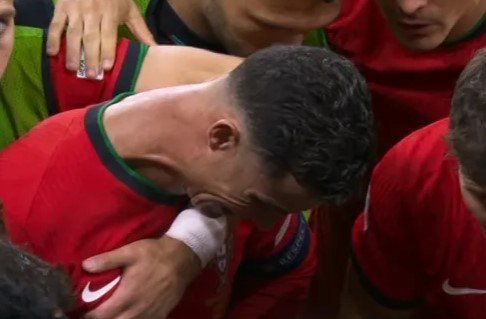 Роналду расплакался прямо на поле после незабитого пенальти в ворота Облака