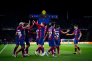 Футболисты Барселоны празднуют гол в ворота Наполи
